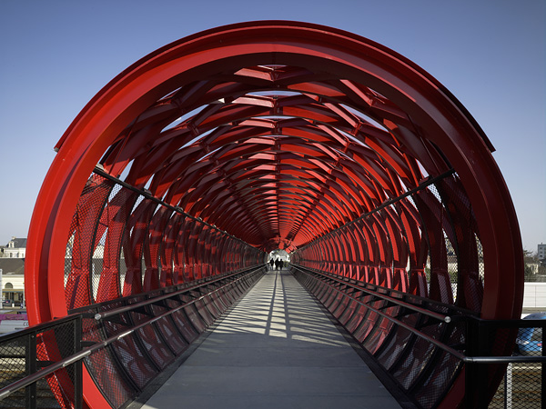 Footbridge-at-Roche-sur-Yon-01