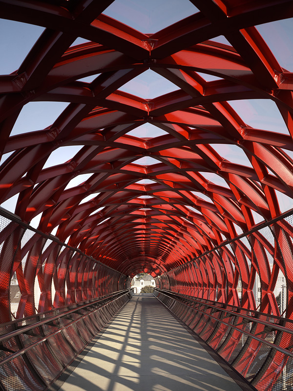 Footbridge-at-Roche-sur-Yon-03