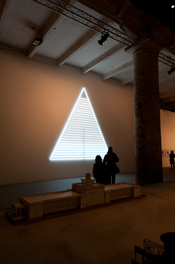 La-Biennale-di-Venezia-2011-06 Mai-Thu Perret - Flow my Tears II