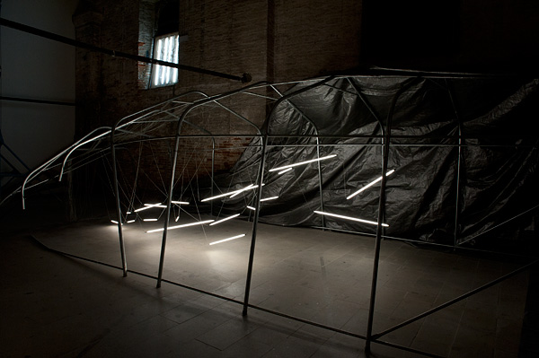 La-Biennale-di-Venezia-2011-10 Navid Nuur - Hivewise