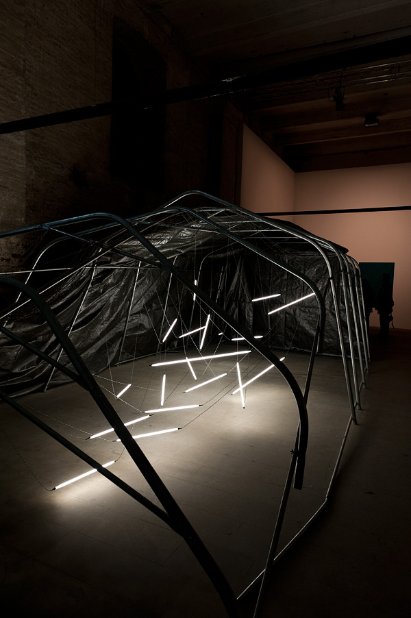 La-Biennale-di-Venezia-2011-11 Navid Nuur - Hivewise