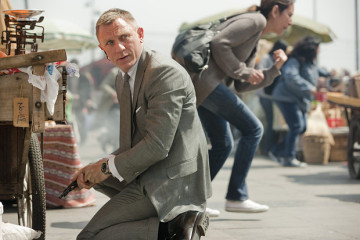 Daniel_Craig_SKYFALL_OMEGA_Seamaster_02