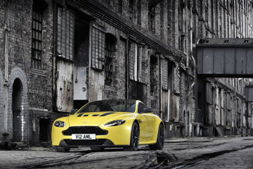 Aston-Martin-V12-Vantage-S-01