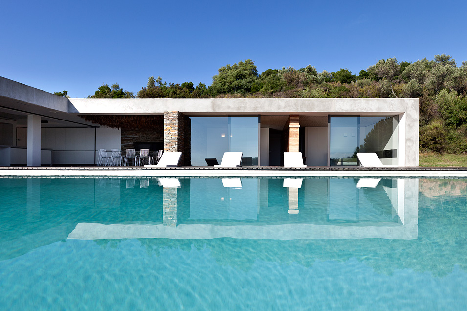 Moderne villa auf griechenland mit gigantischem pool studio5555