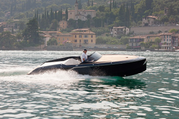 frauscher-858-Fantom-04