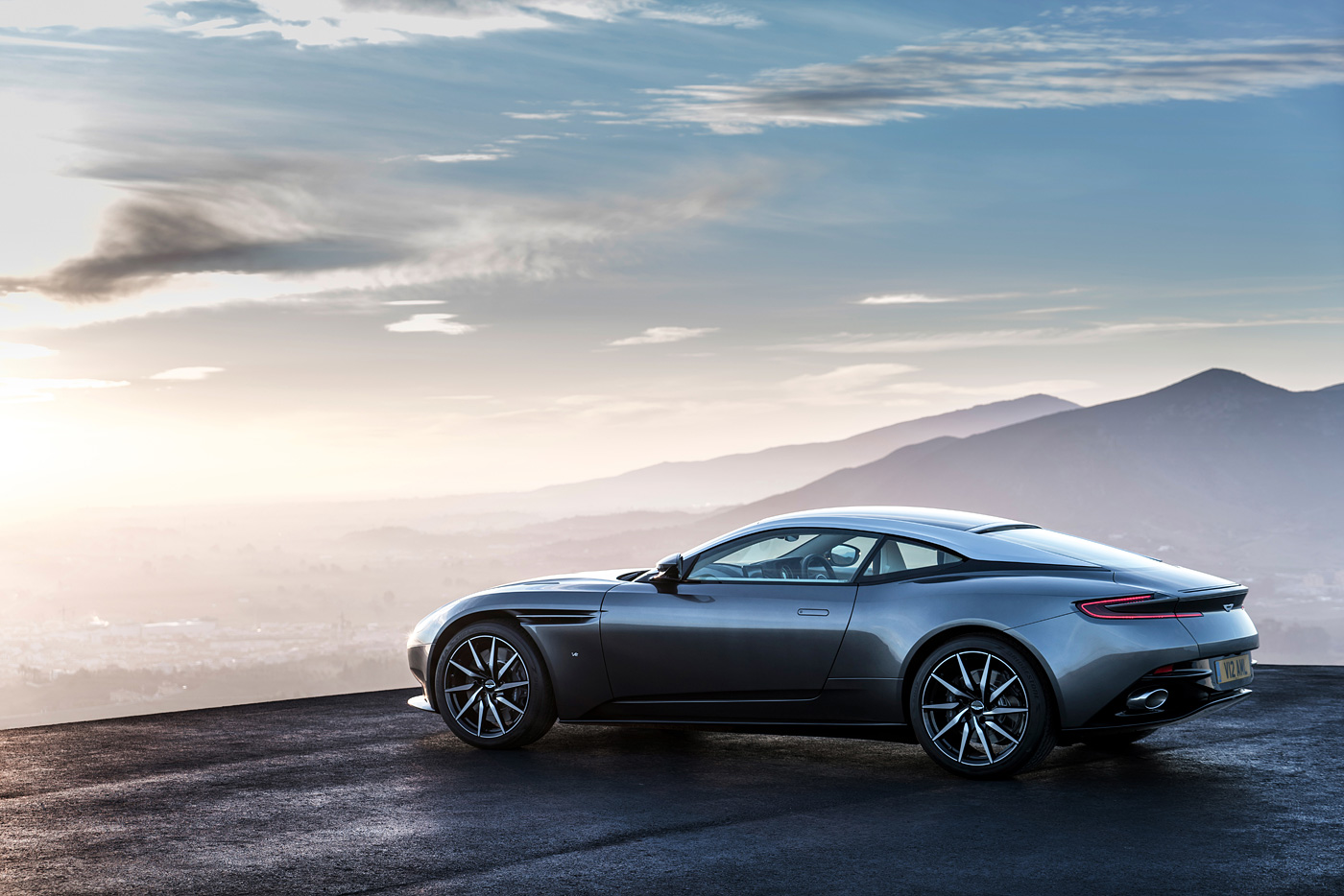 Aston-Martin-DB11-15
